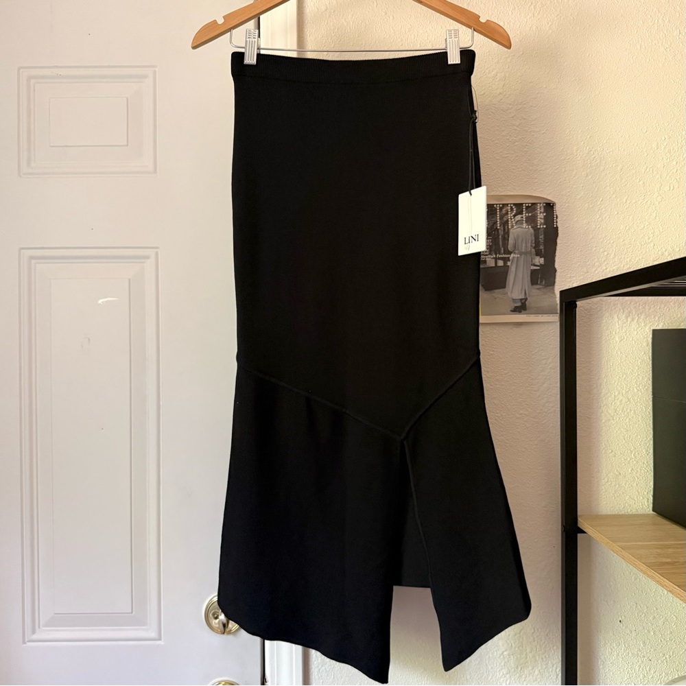 NWT LINI black chunky pull on elastic waist asymmetrical‎ hem midi skirt